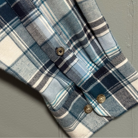 NWT IZOD Blue & White Plaid Temperature Regulating Wicking Flannel Shirt Size XL - Picture 8 of 14